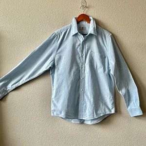 Timberland MEN’S blue chambray button down casual dress shirt.
